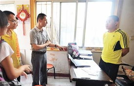 青島坑爹中介 大學生被變搬運工 扛1噸2.5元